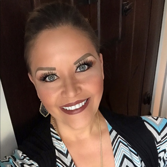 Meet your Posher, Andrea - Picture 2 of 6